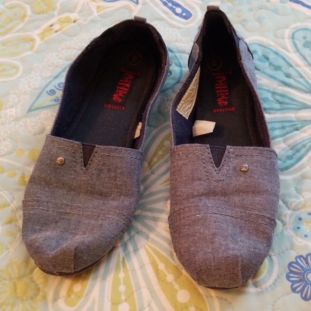 Mad Love Slip On Shoes sz 5 kids = sz 7